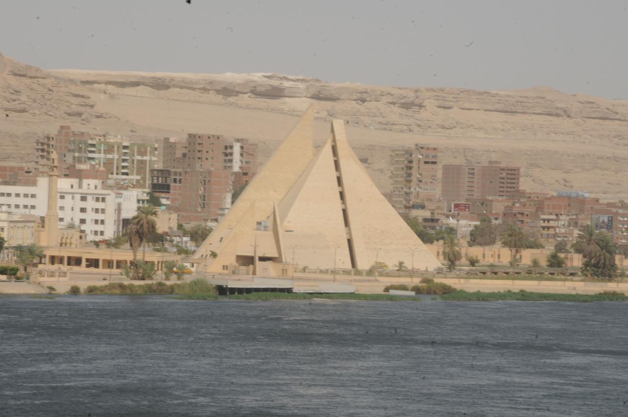 King Akhenaton Hotel ミニヤー エクステリア 写真